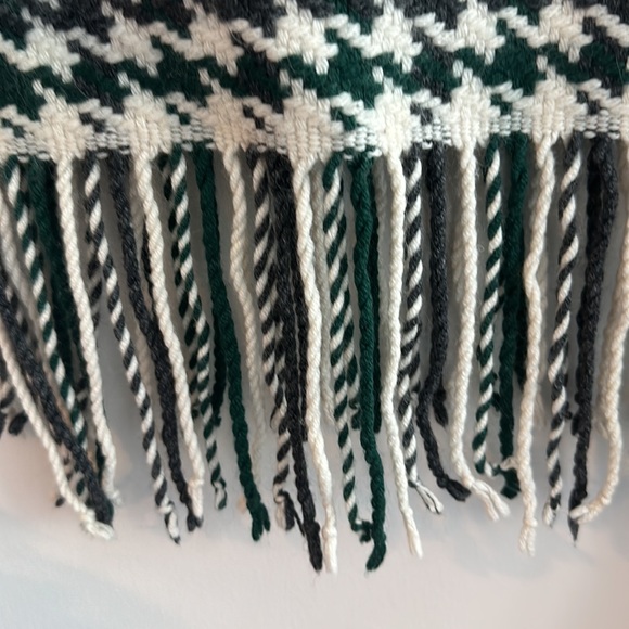 EUC Banana Republic Houndstooth Scarf - Picture 4 of 4